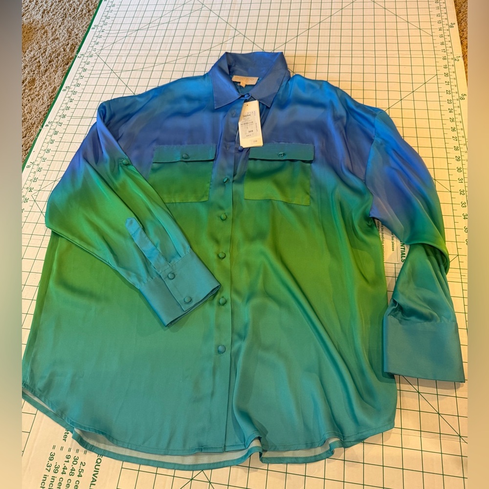 Rococo sand blue to green gradient top
